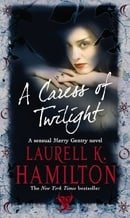 A Caress Of Twilight (Meredith Gentry 2)